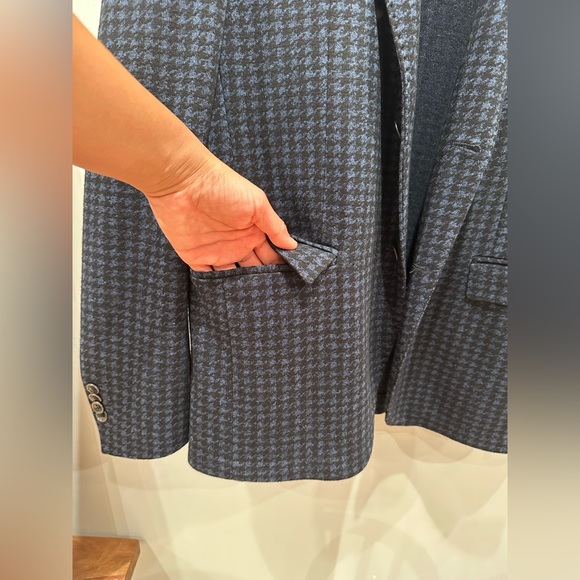 Men's Eleventy navy and black houndstooth blazer, made in Italy. Size 52 - Picture 5 of 8